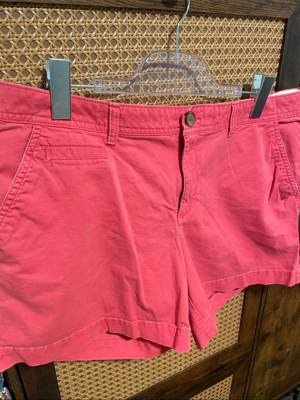 Khaki Old Navy 5” coral colored shorts in size 14